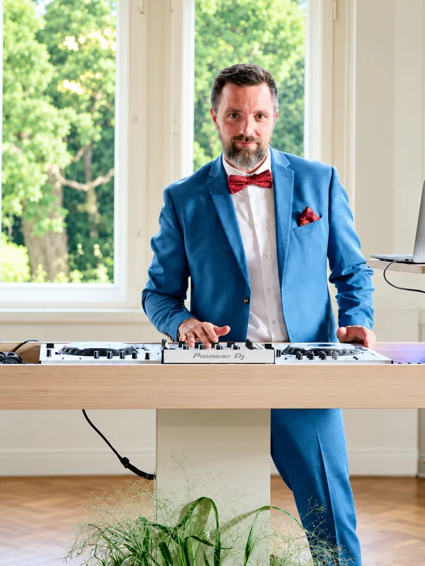 DJ Thomas