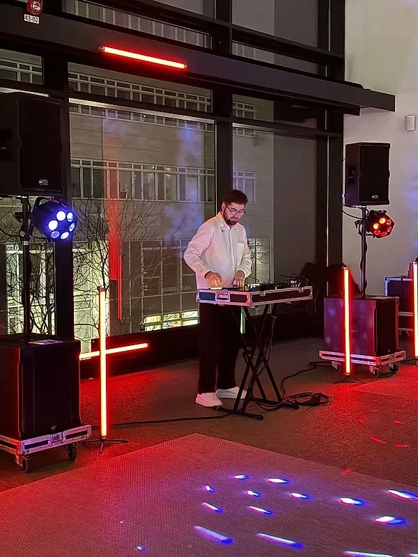 DJ Dennis