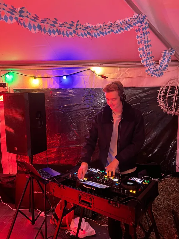 DJ Nikolaj