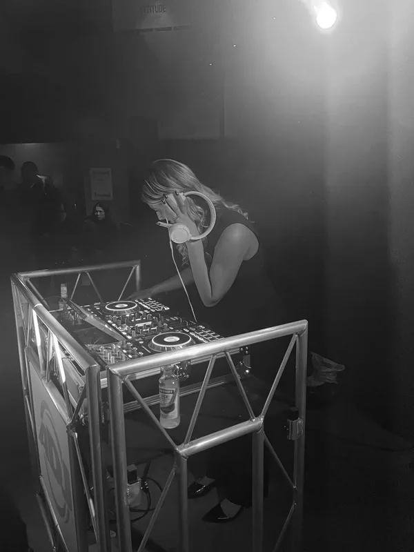 DJ Signe