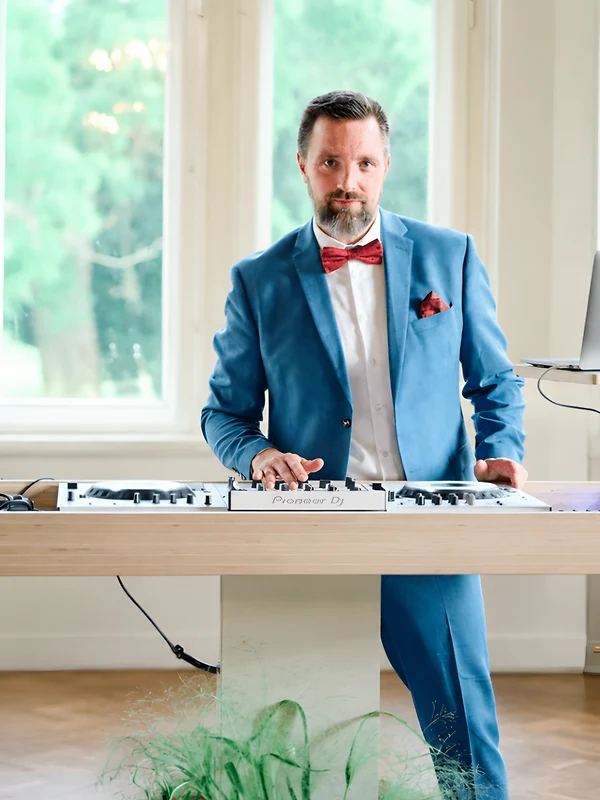 DJ Thomas
