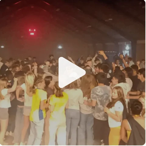 Fyldt dansegulv til en af Rickos fester