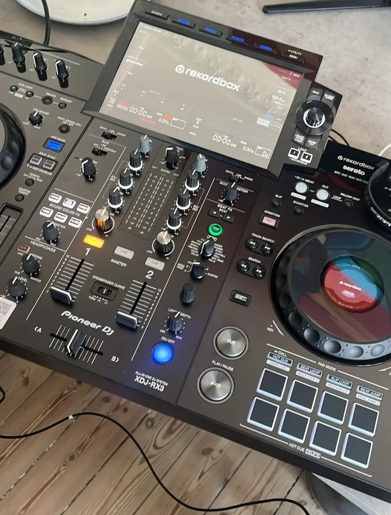 Pioneer XDJ-RX3 pult