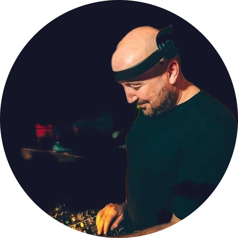 DJ robert
