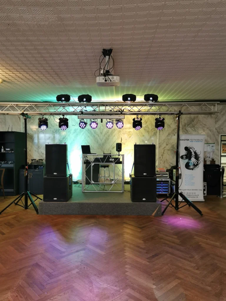 Lej en DJ med professionelt lydudstyr